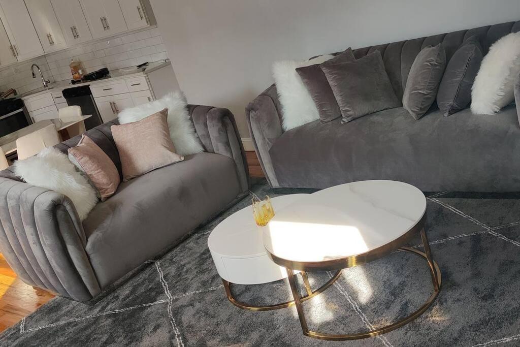 First Floor Of Beautiful House Totally Private Pangsapuri New York